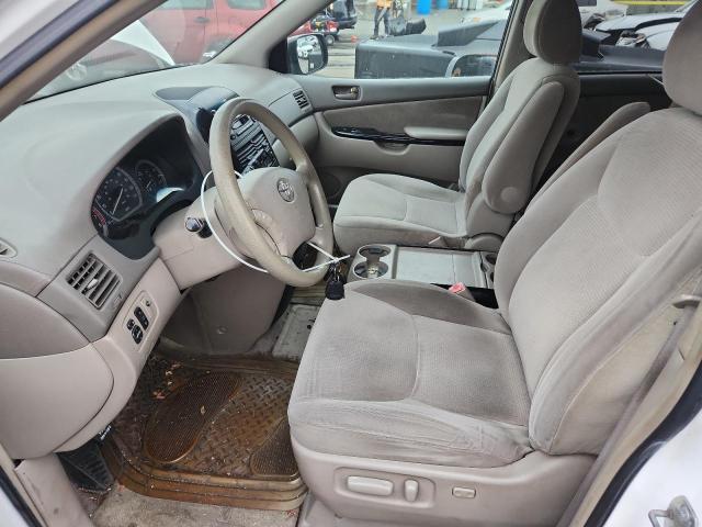 2005 Toyota Sienna le