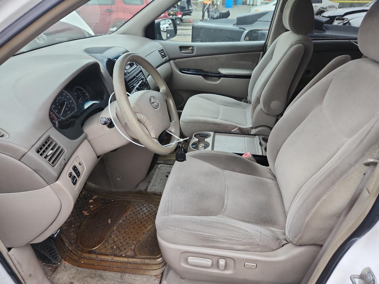 2005 Toyota Sienna le