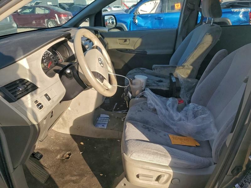 2011 Toyota Sienna le