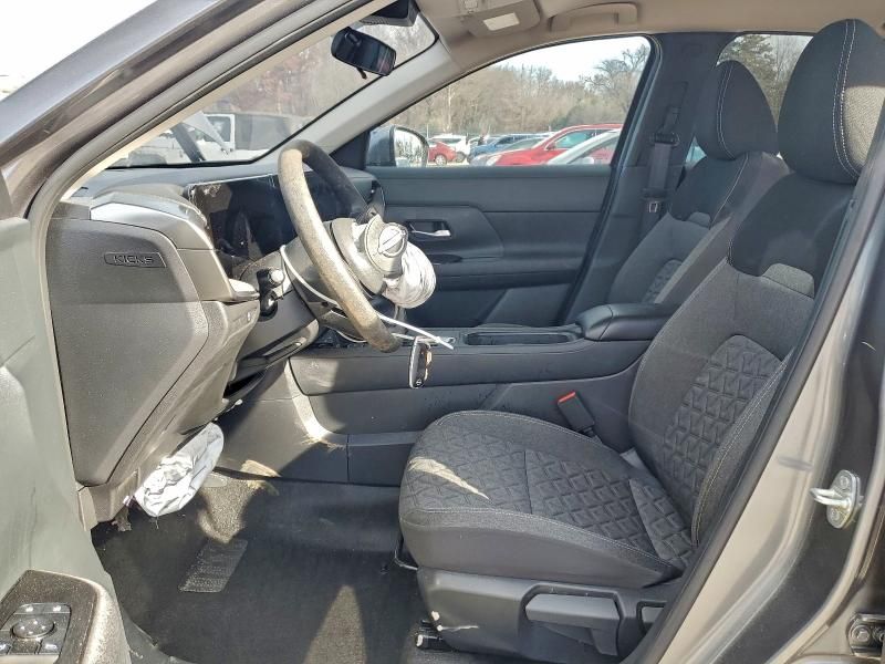 2025 Nissan Kicks sv