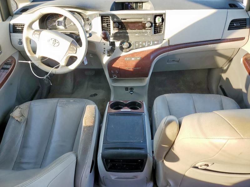 2013 Toyota Sienna xle