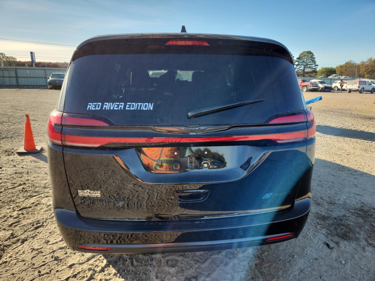 2025 Chrysler Pacifica Hybrid Select