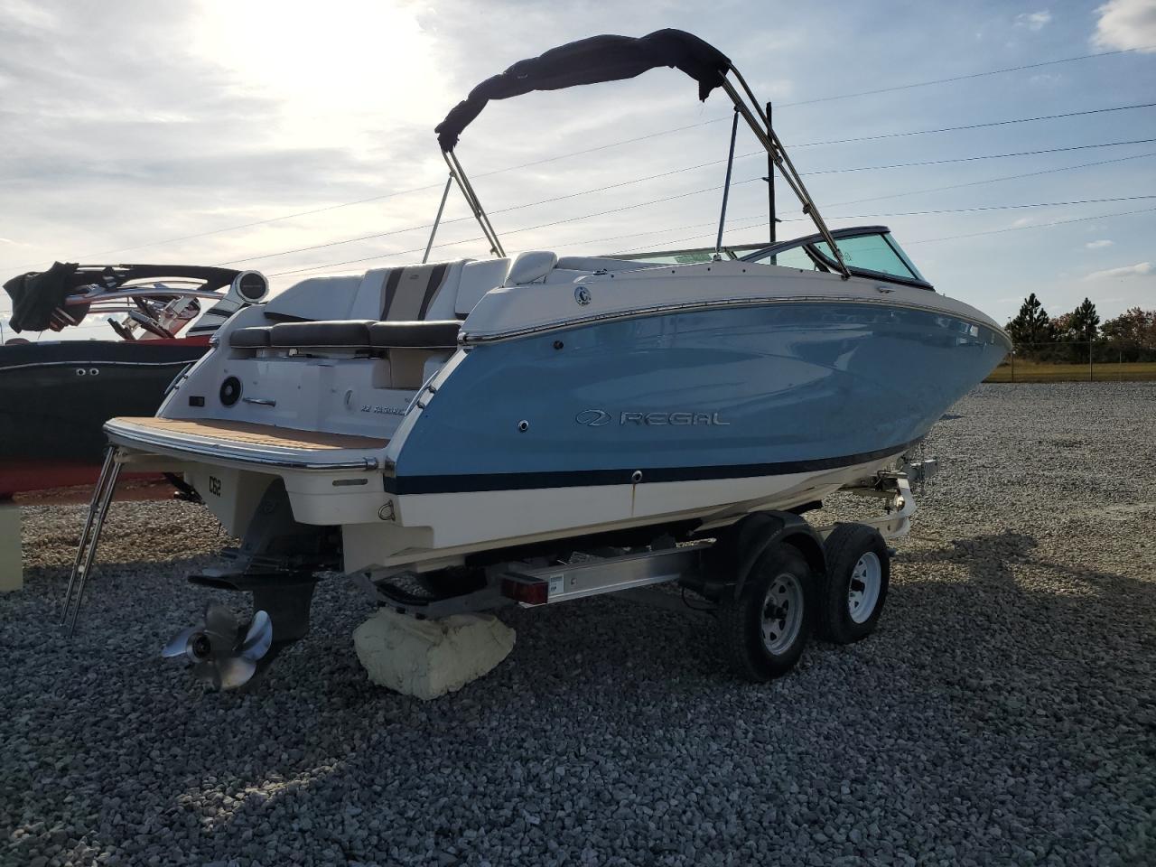 2017 Regal 2565 Boat