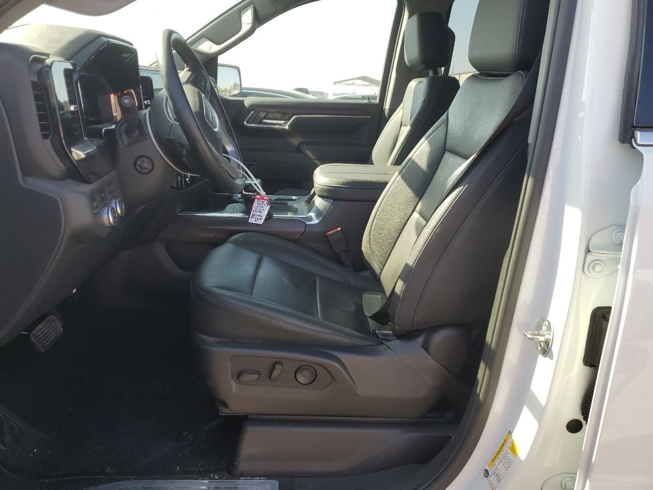 2024 GMC Sierra K1500 slt