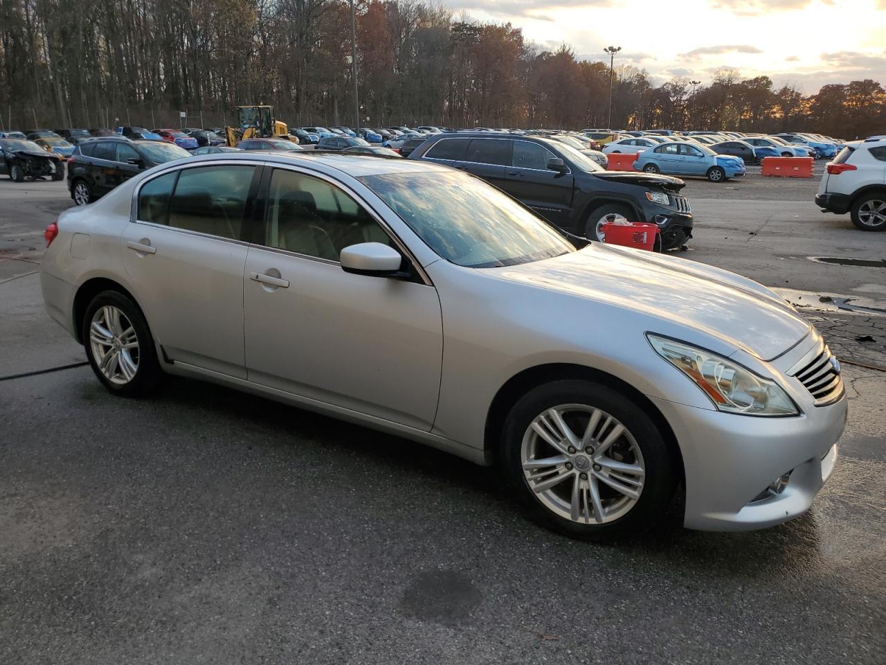 2011 Infinity G25 Sedan x