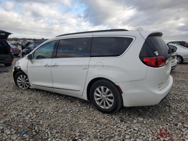 2017 Chrysler Pacifica Touring l