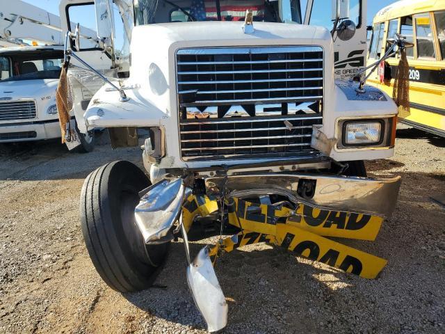 2004 Mack Ch613 Semi Truck