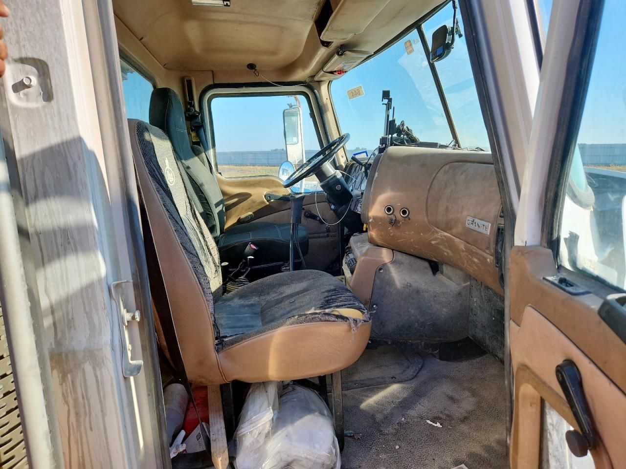 2004 Mack CV700 ROLL-OFF Container Truck