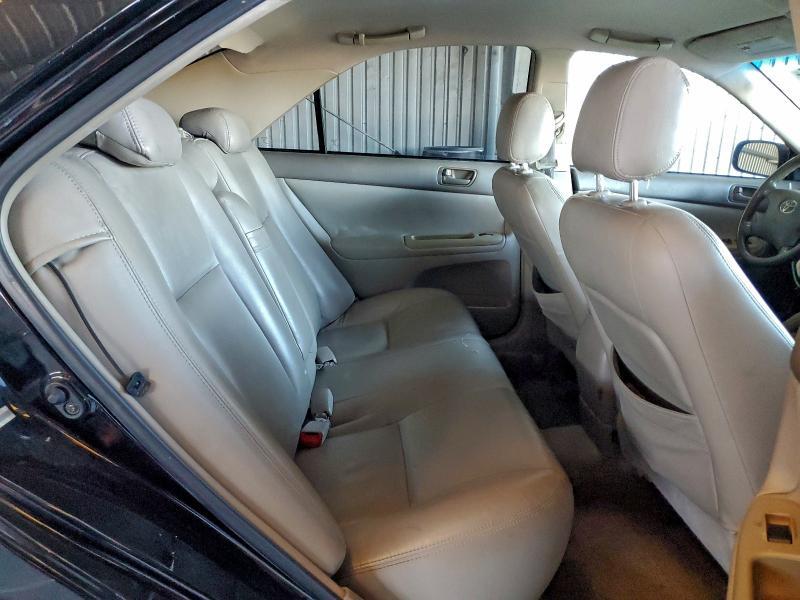 2004 Toyota Camry le