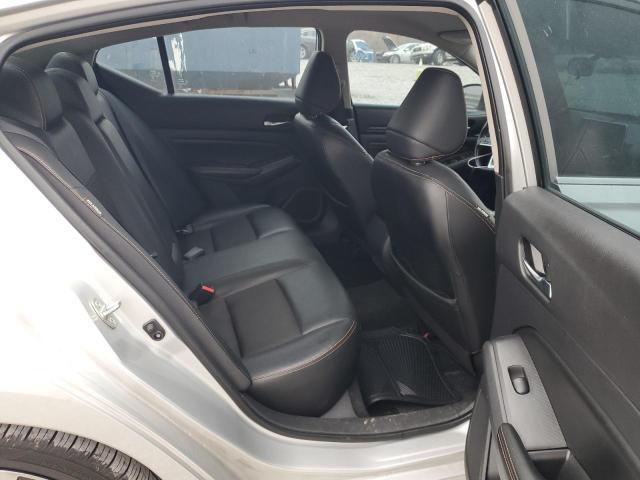 2020 Niss Altima