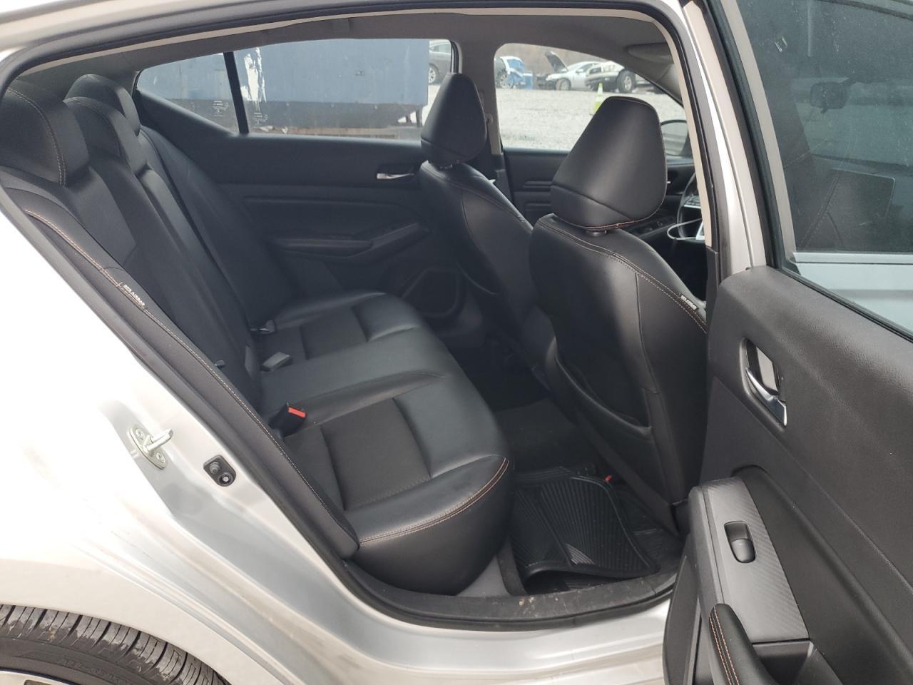 2020 Niss Altima