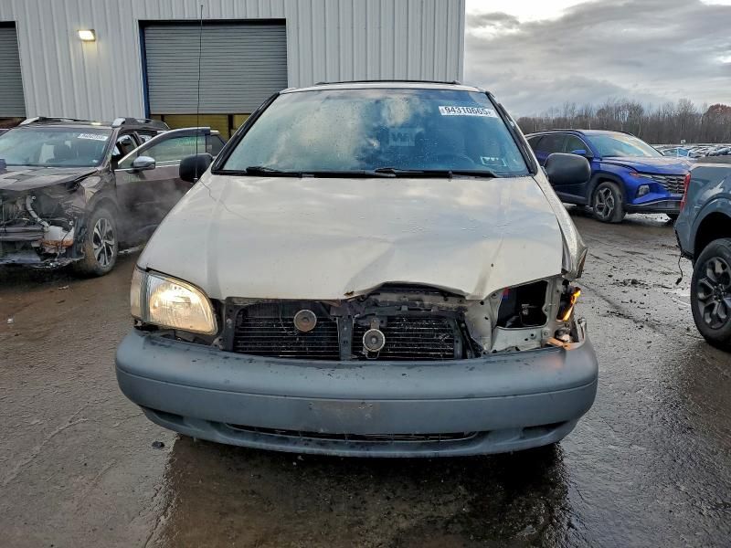 2000 Toyota Sienna le