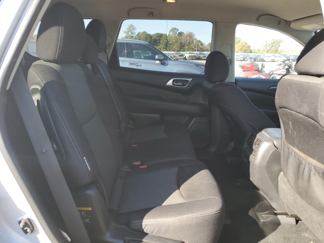 2019 Nissan Pathfinder s