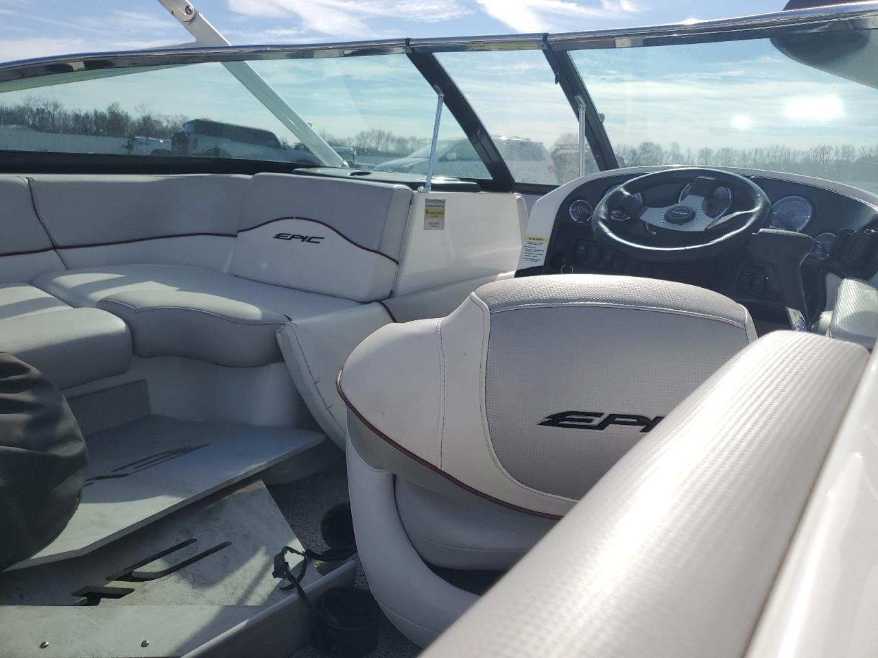2013 Epic Wake Boat