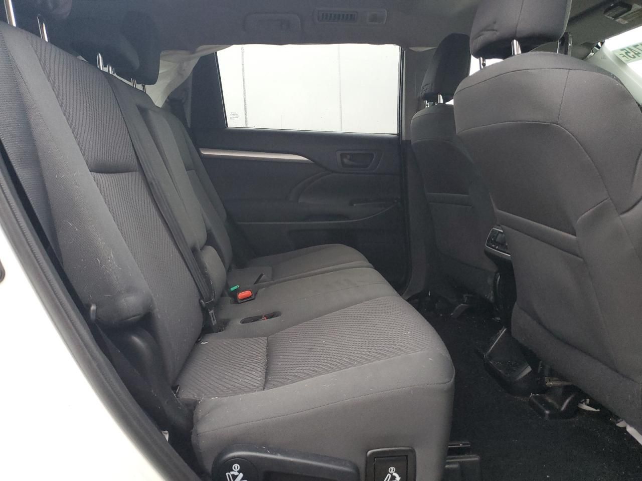 2019 Toyota Highlander le