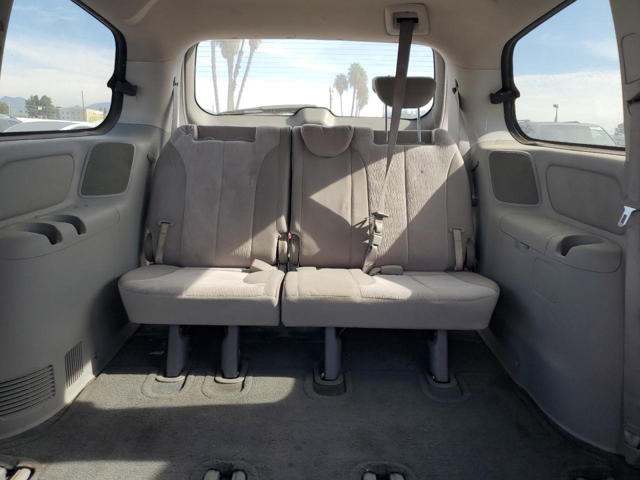 2012 KIA Sedona lx