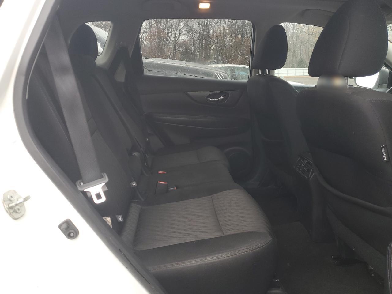 2017 Nissan Rogue sv