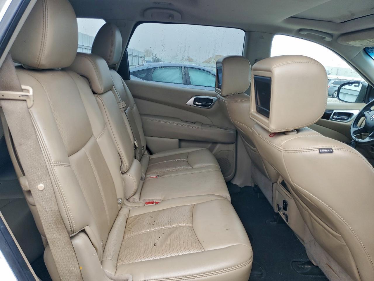 2016 Nissan Pathfinder s