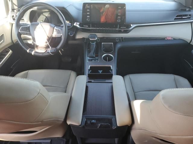 2022 Toyota Sienna xle