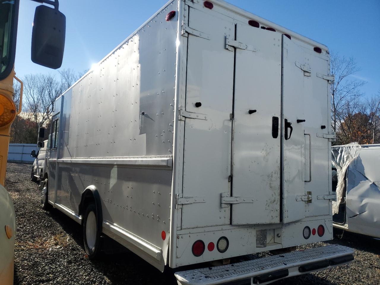 2003 Freightliner MT45 Chassis Delivery Van