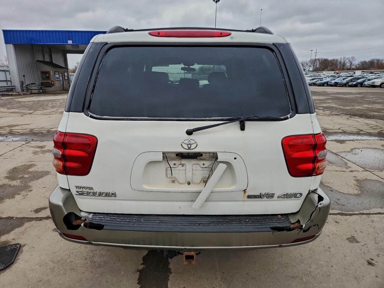 2004 Toyota Sequoia SR5