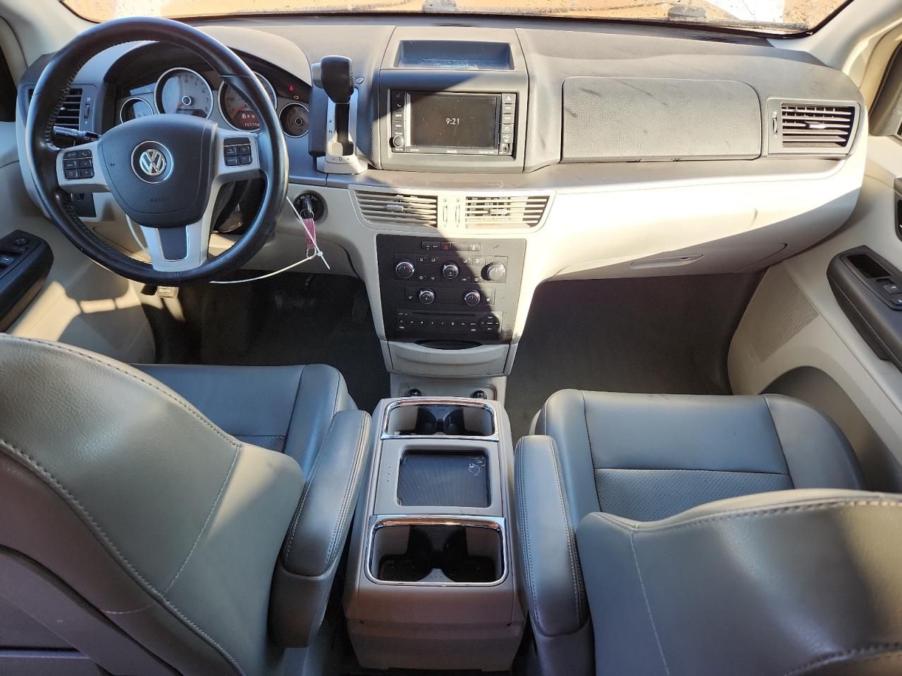 2012 Volkswagen Routan se
