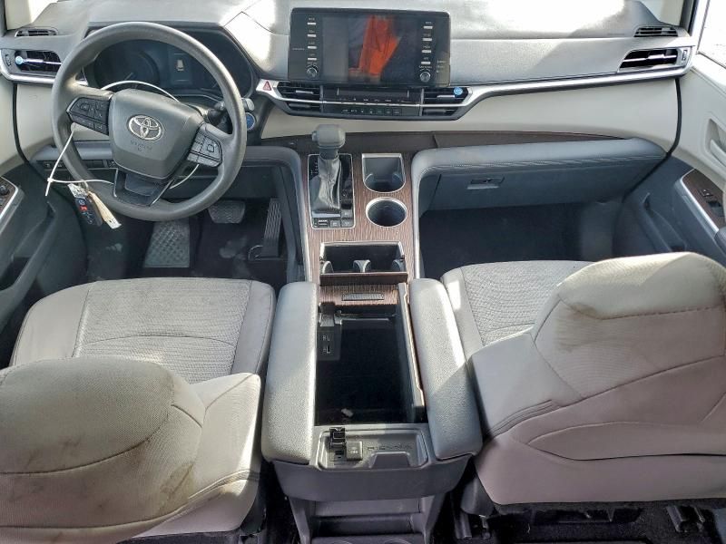 2023 Toyota Sienna le