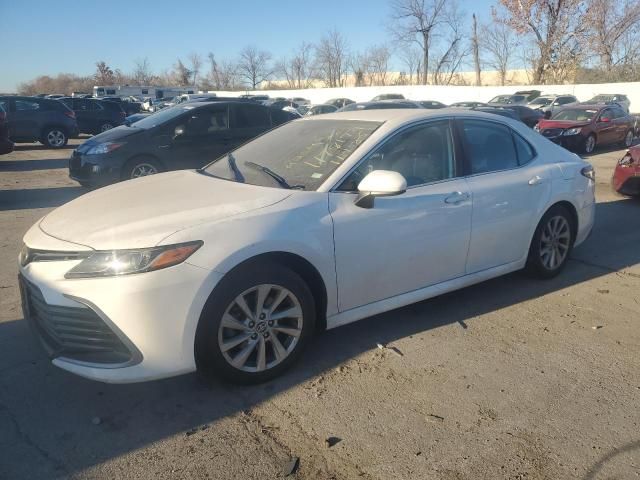 2021 Toyota Camry le