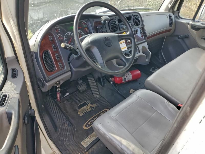 2016 Freightliner Business Class M2 BOX Truck