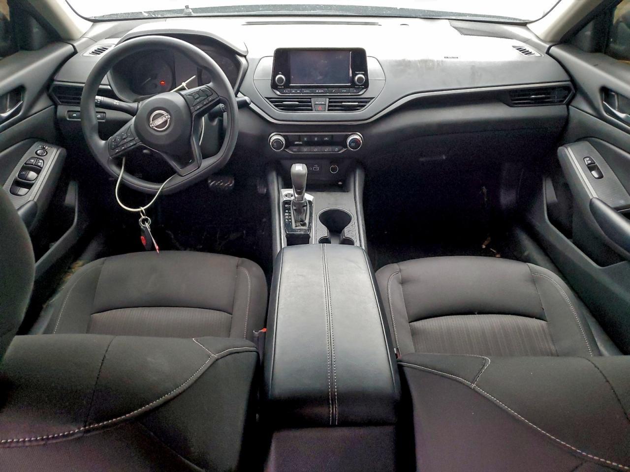 2024 Niss Altima s