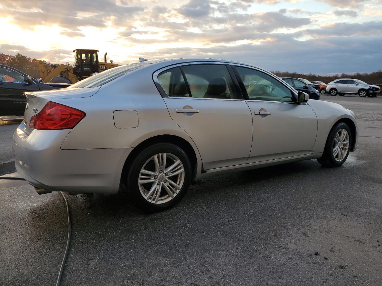2011 Infinity G25 Sedan x