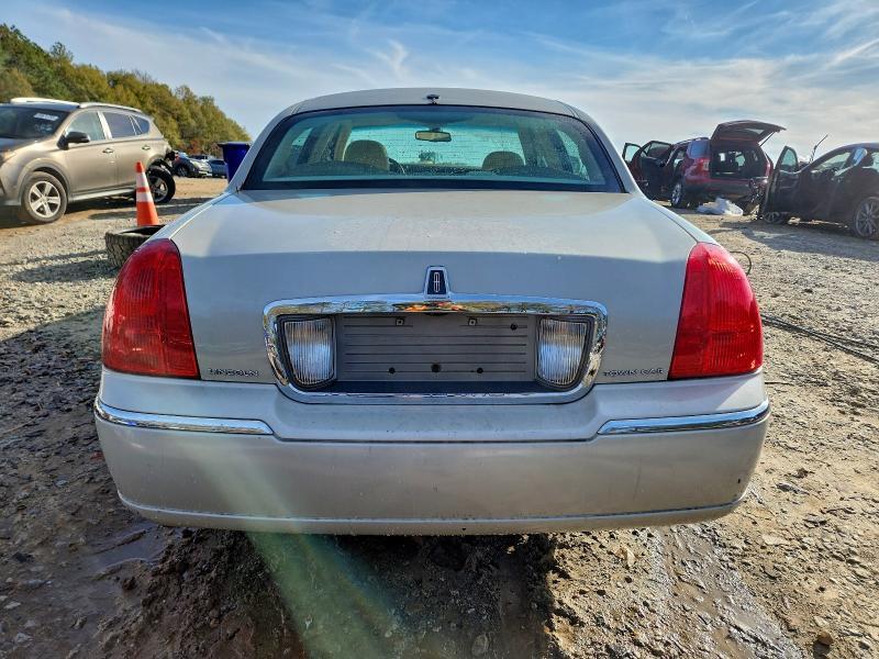 2006 Lincoln Town car Signature Limited