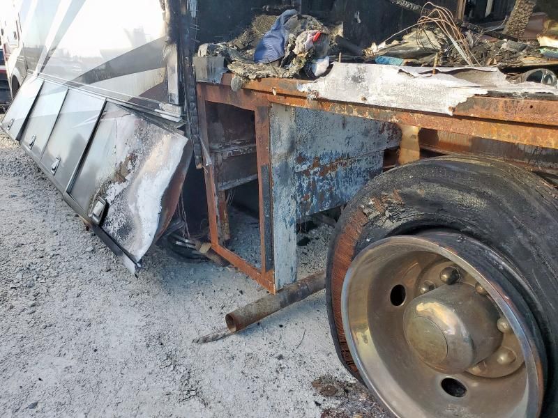 2006 Tiffen 2006 Workhorse Custom Chassis Motorhome Chassis W2