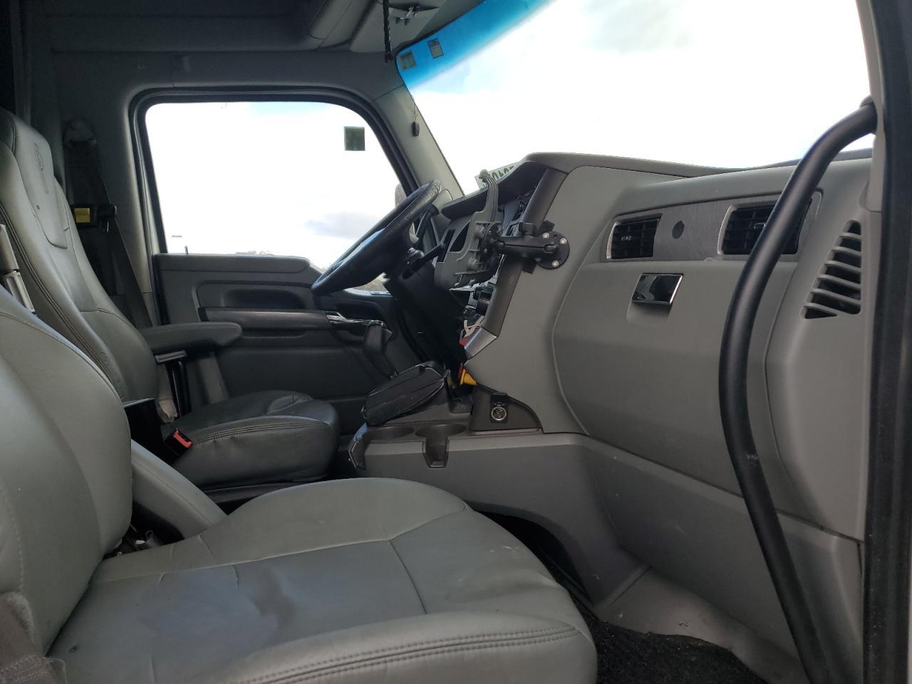 2018 Kenworth T680 Semi Truck