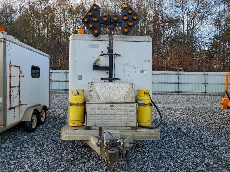 2004 Featherlite Mfg Inc 2004 Featherlite 1627 Fiber Optic Splicing  Traile