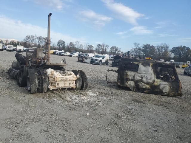 2019 Volvo VNL Semi Truck