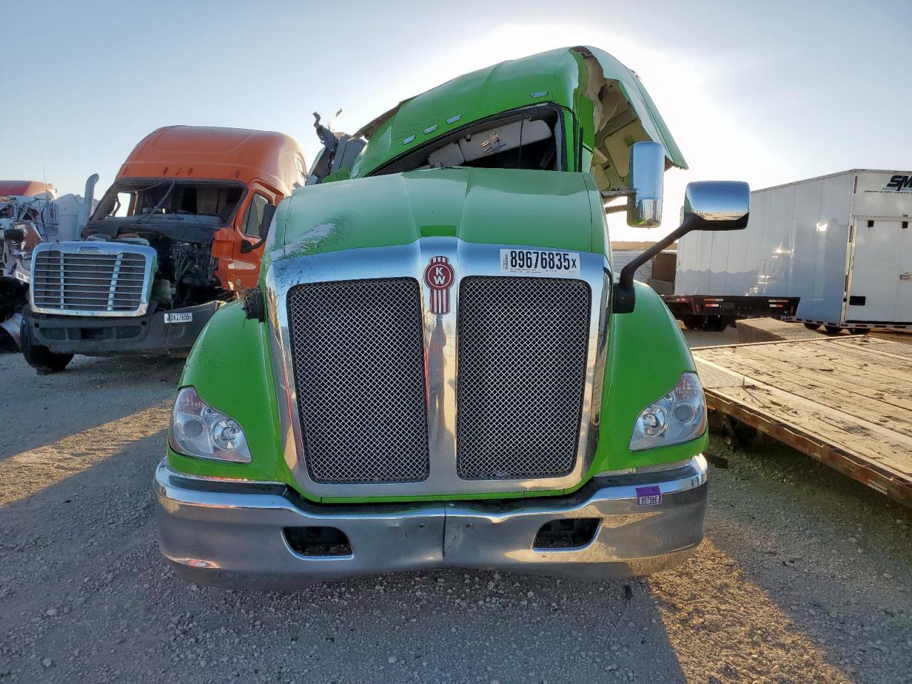 2022 Kenworth T680 Semi Truck