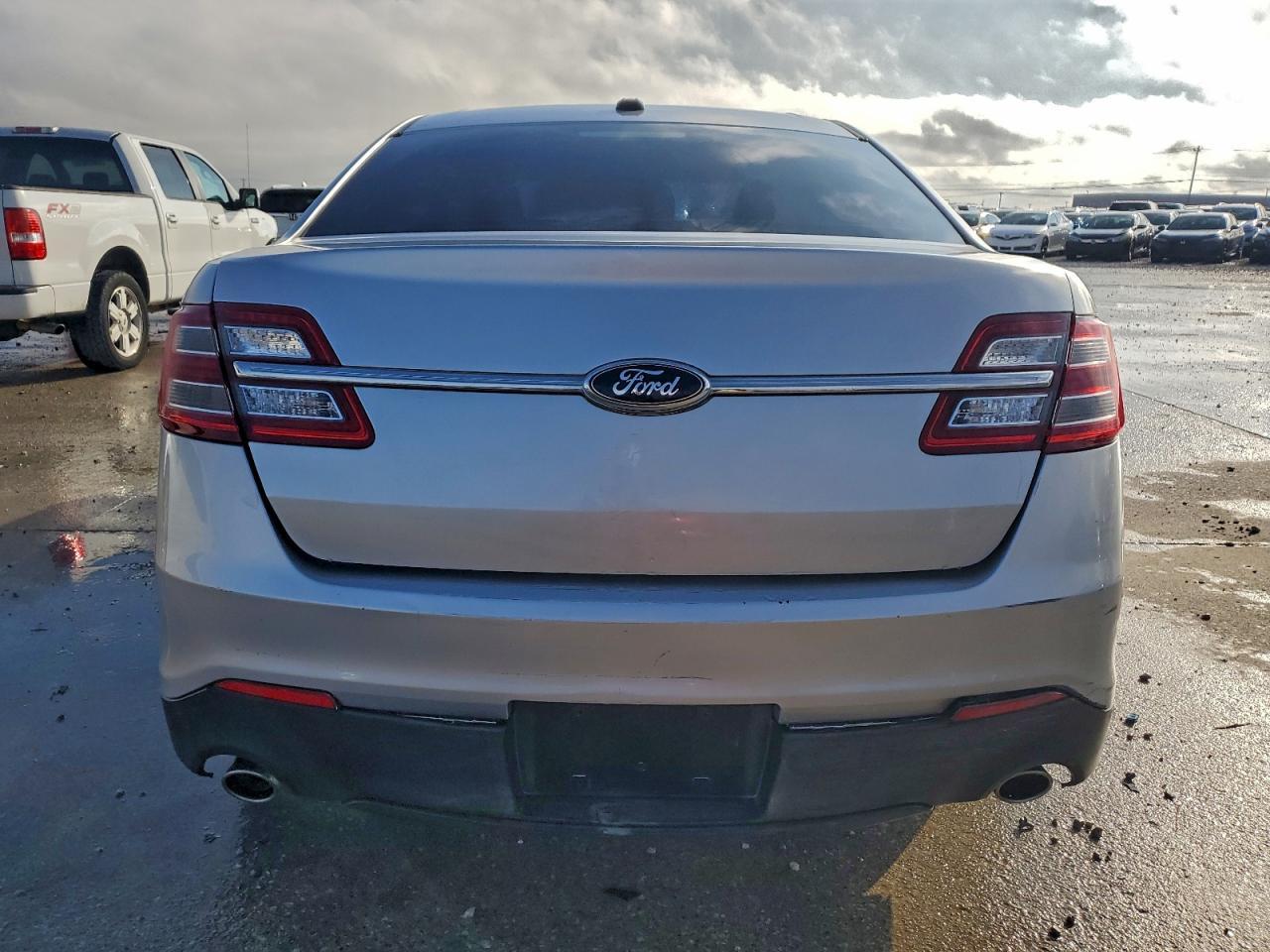 2013 Ford Taurus se