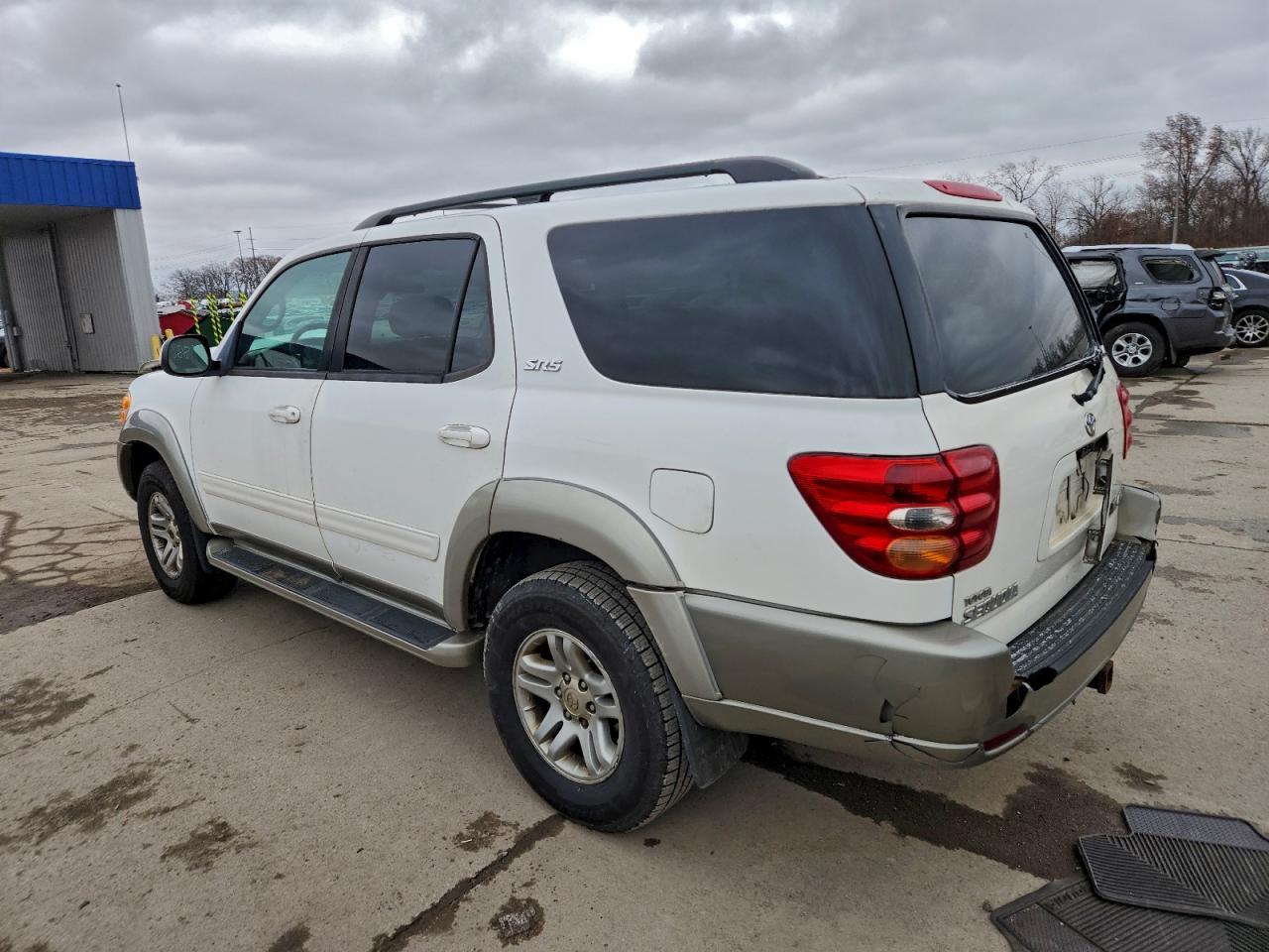 2004 Toyota Sequoia SR5