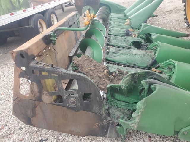 2014 John Deere 608c Corn Head