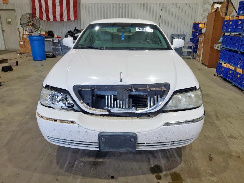 2009 Lincoln Town car Signature Limited