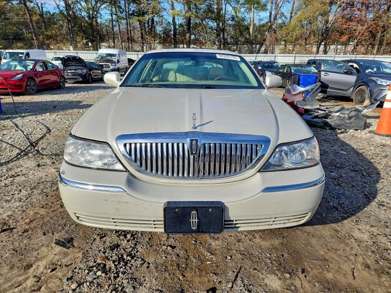 2006 Lincoln Town car Signature Limited