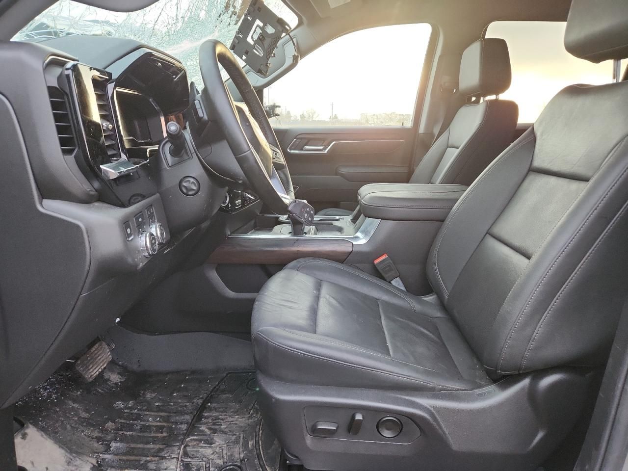 2025 GMC Sierra K1500 slt