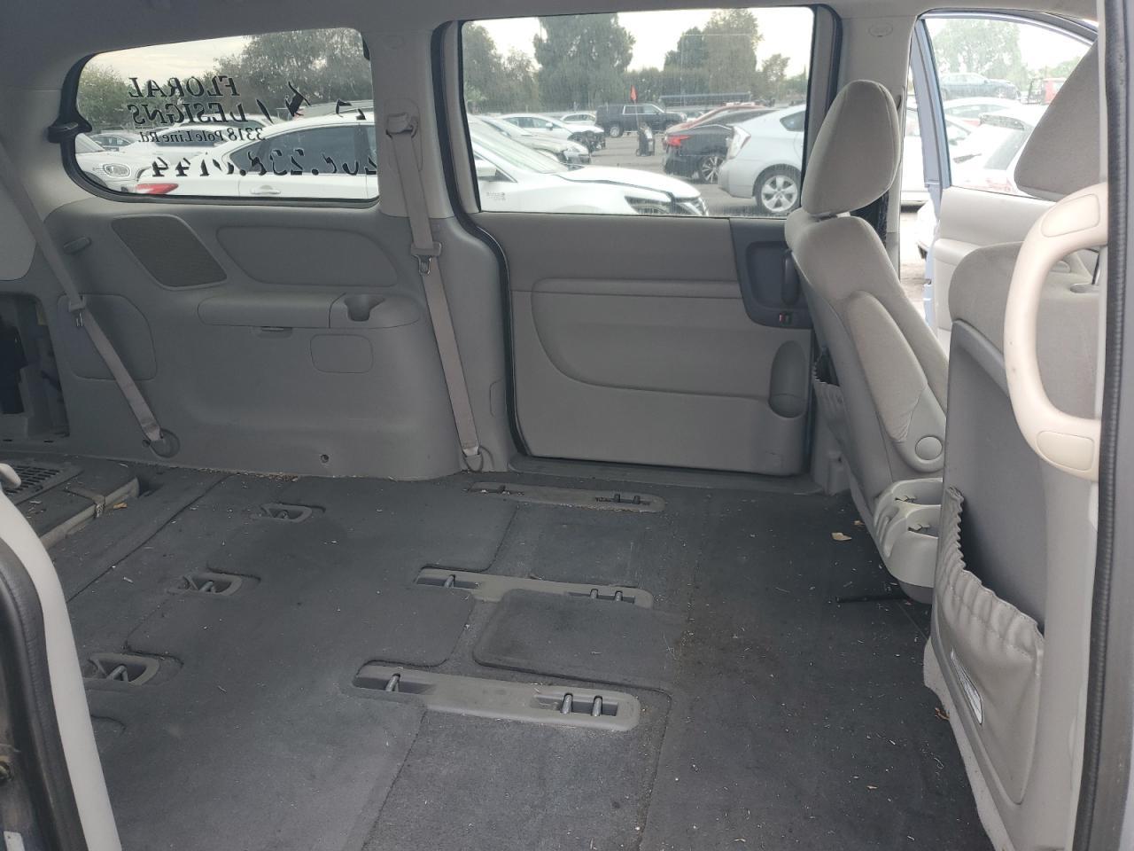 2014 KIA Sedona lx