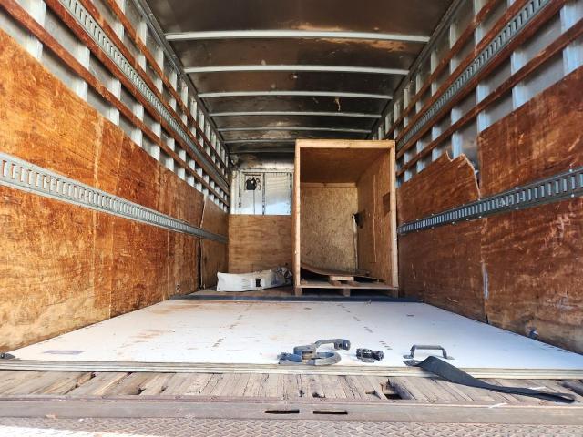 2017 Isuzu NRR BOX Truck