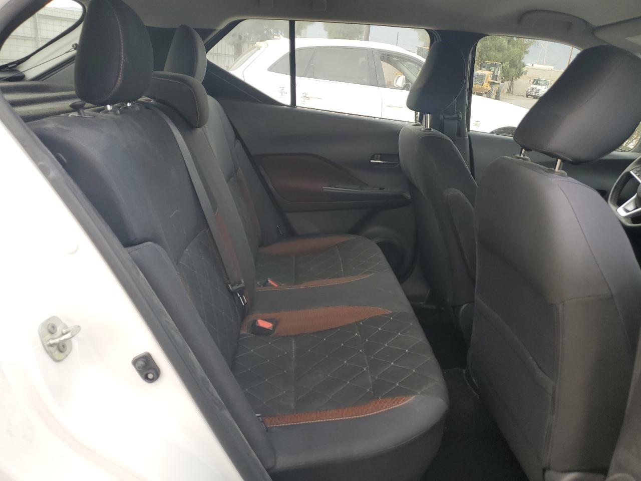 2020 Nissan Kicks sr