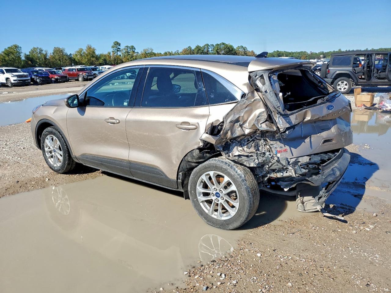 2020 Ford Escape se
