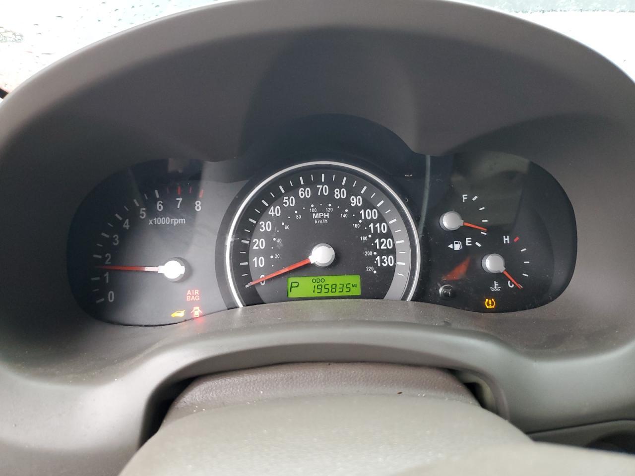 2010 KIA Sedona LX
