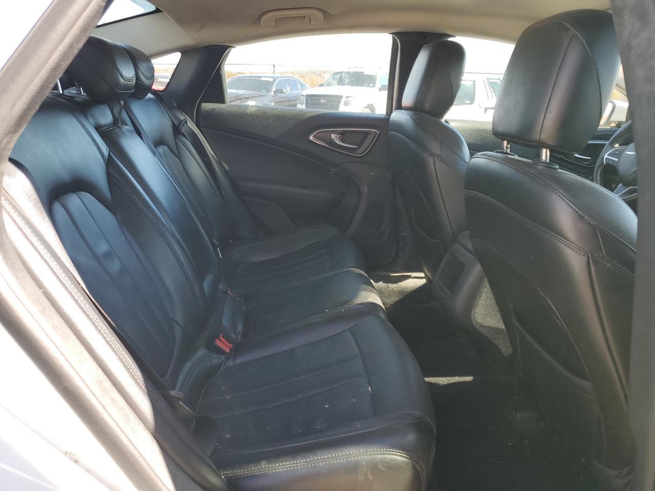 2016 Chrysler 200 Limited