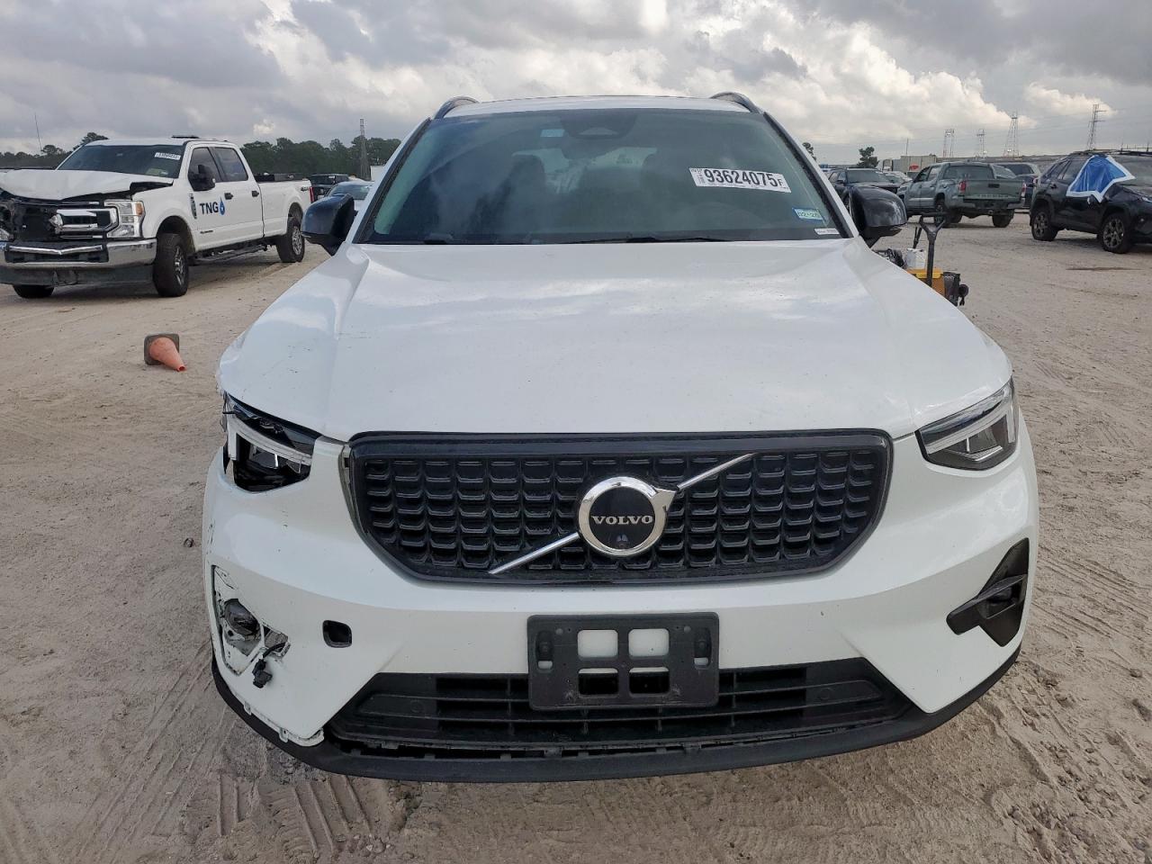 2023 Volvo Xc40 Plus